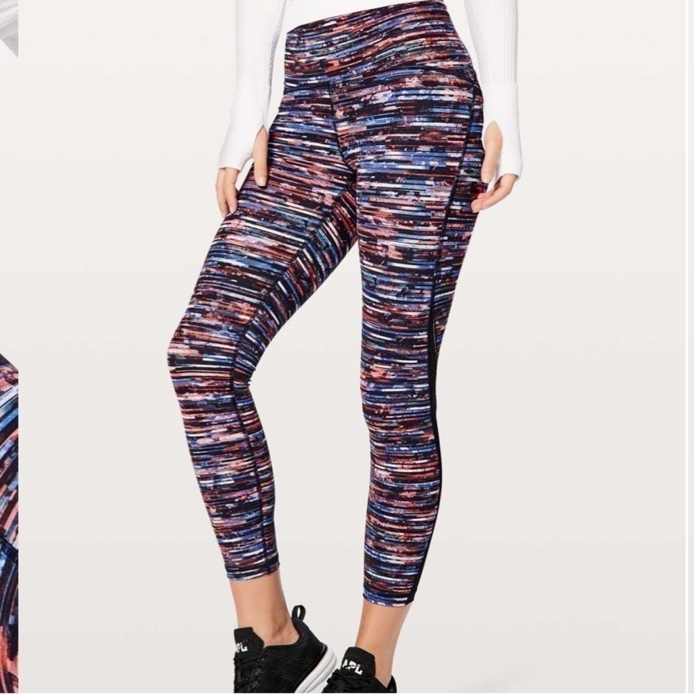Lululemon train times 7/8 pant 25” Hinshu alpine white multi/black blue size 4